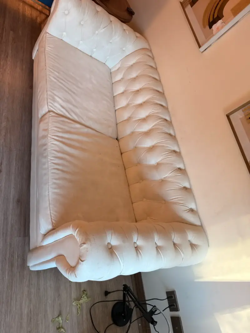 Sofá Chesterfield Beige en buen estado - 2