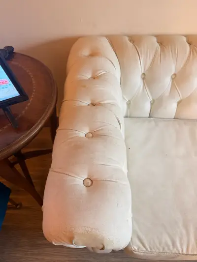 Sofá Chesterfield Beige en buen estado - miniatura 4