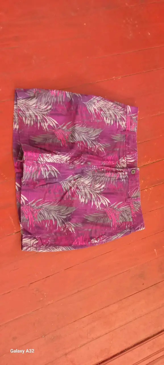Shorts de playa estampados morados