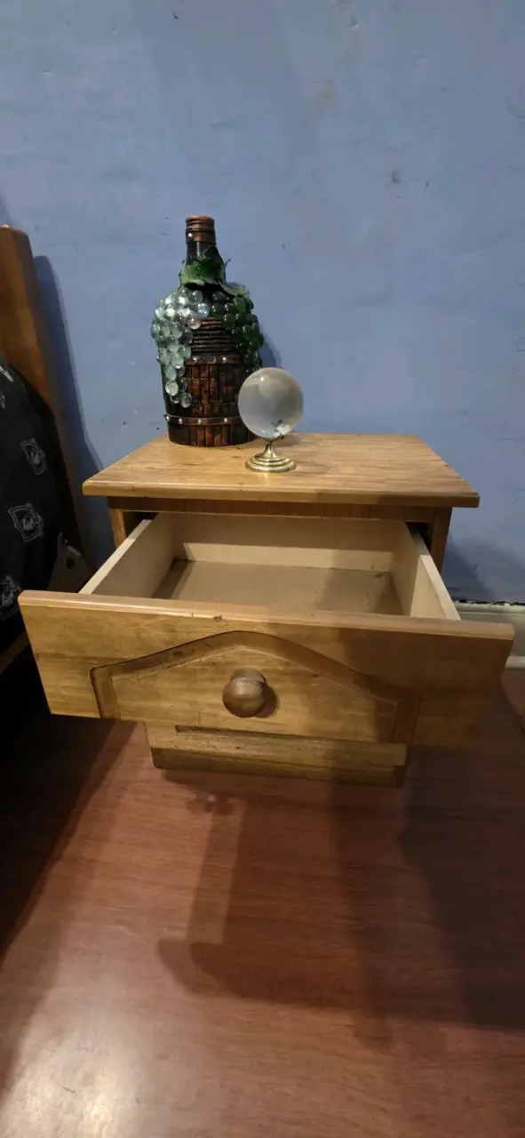 Vendo Velador madera cajón puerta - 2