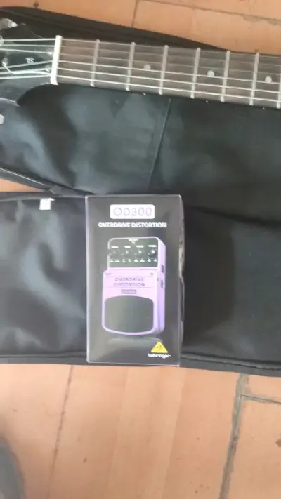 Guitarra eléctrica Epiphone Les Paul con amplificador - miniatura 3