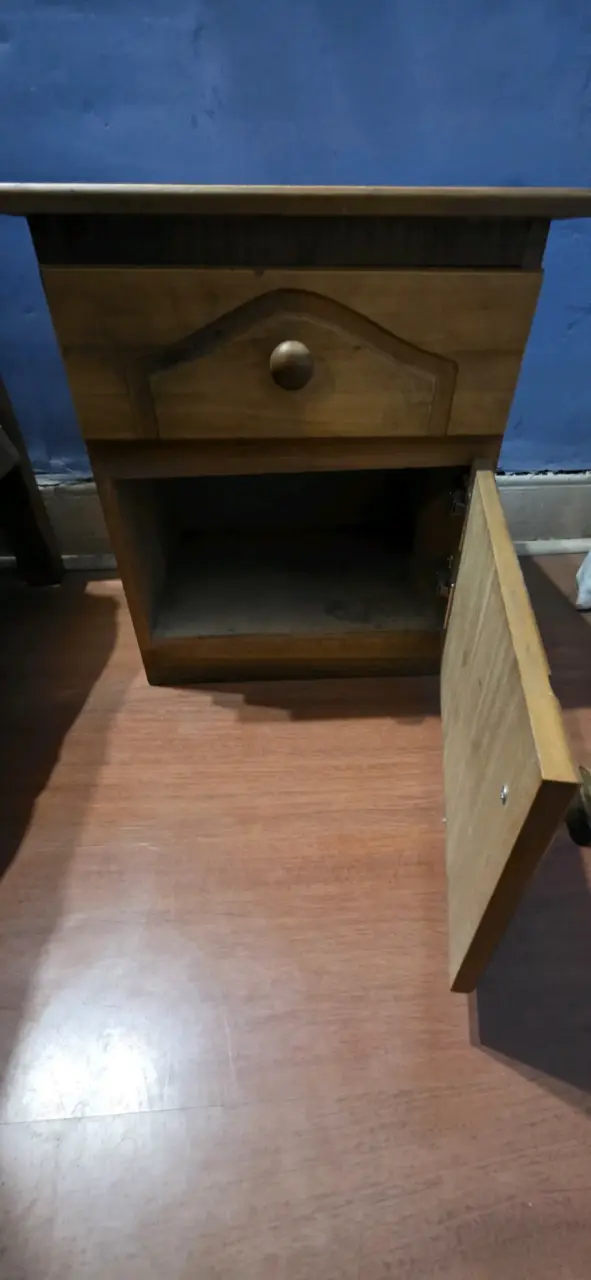 Vendo Velador madera cajón puerta - 4