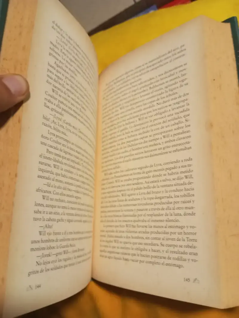 Libro El Catalejo Lacado de Philip Pullman - 4