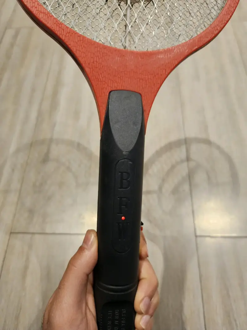 Raqueta eléctrica mata insectos BFV roja - 5