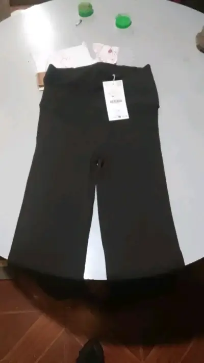 Polerón negro con etiqueta nueva - miniatura 2