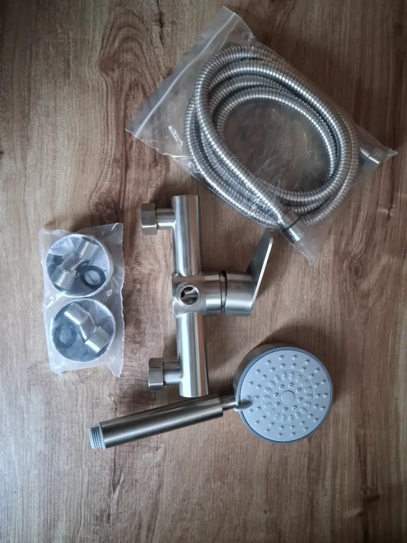 Set de ducha de mano con manguera y accesorios - 1