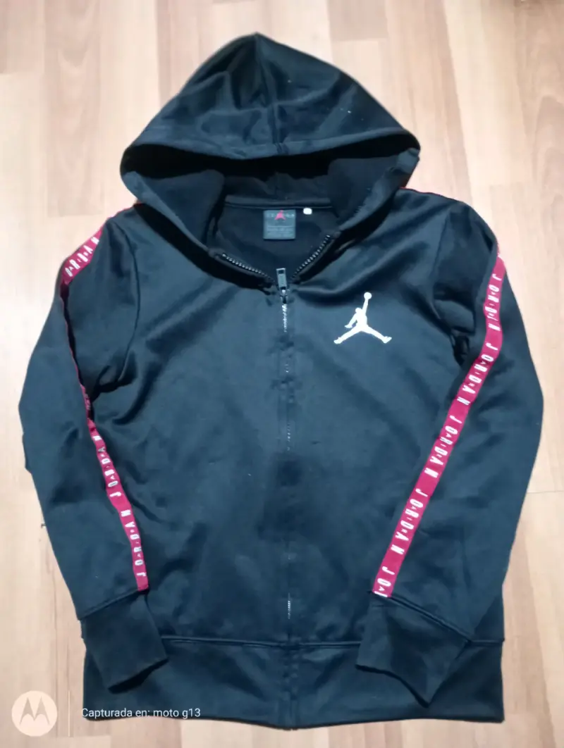 Conjunto deportivo negro Jordan con capucha - 1