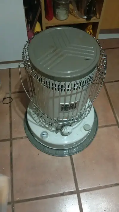 Estufa a parafina Toyotomi Omni 230 en buen estado - miniatura 2