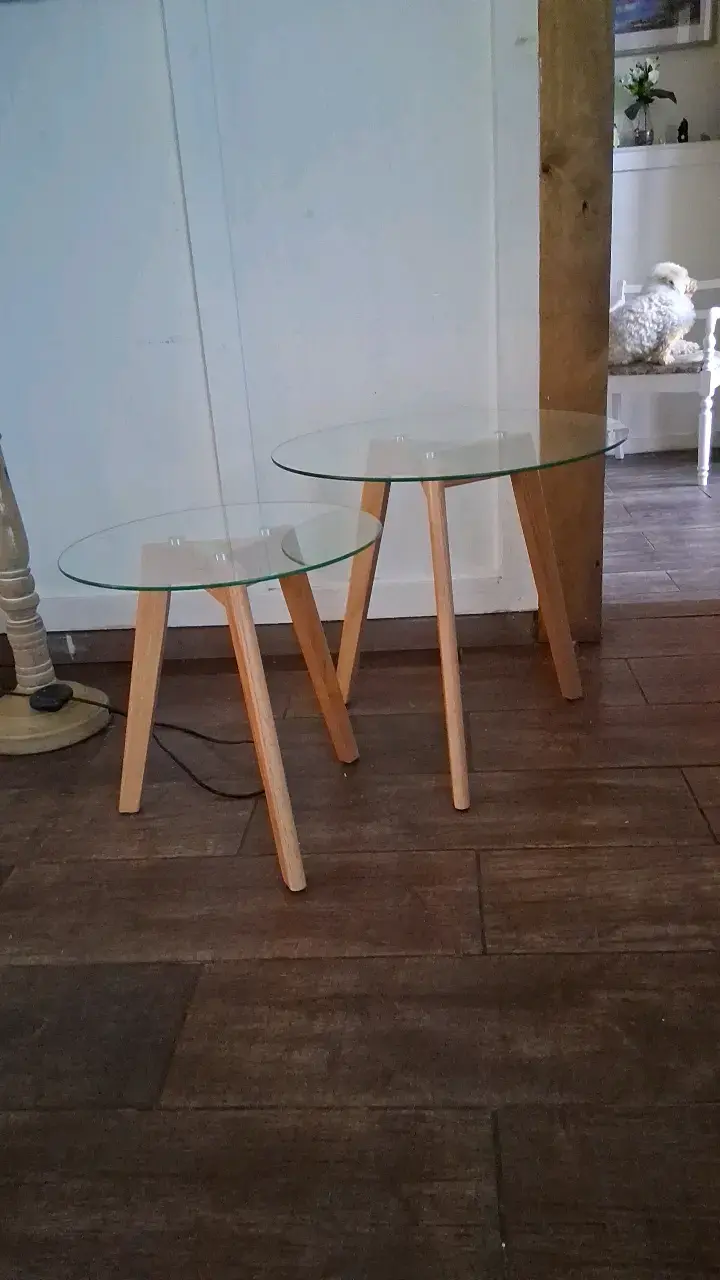 Mesas auxiliares de vidrio y madera - 1