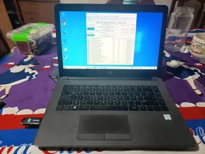 Notebook HP con Intel Core i3 y 8GB RAM - miniatura 1