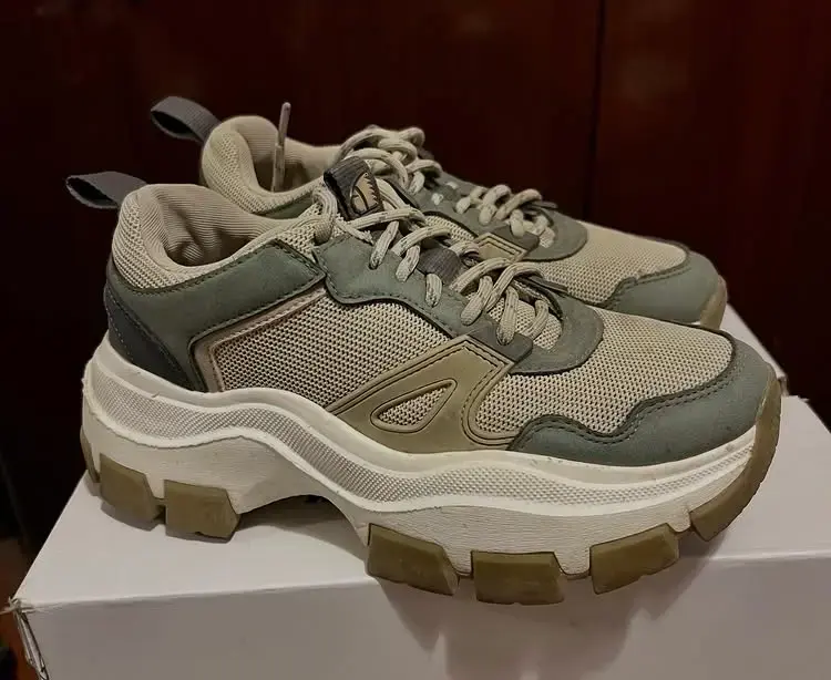 Zapatillas chunky beige y verde - 1