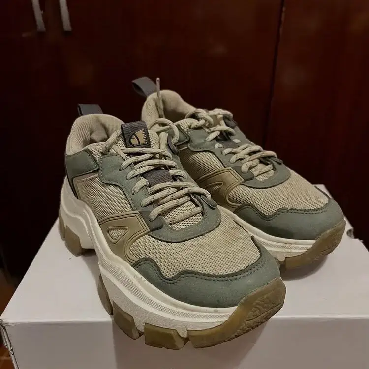 Zapatillas chunky beige y verde - 2
