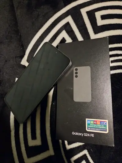 Samsung Galaxy S24 FE con caja original - miniatura 1
