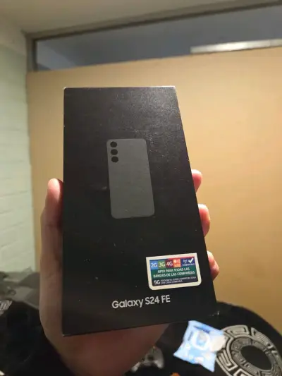 Samsung Galaxy S24 FE con caja original - miniatura 3