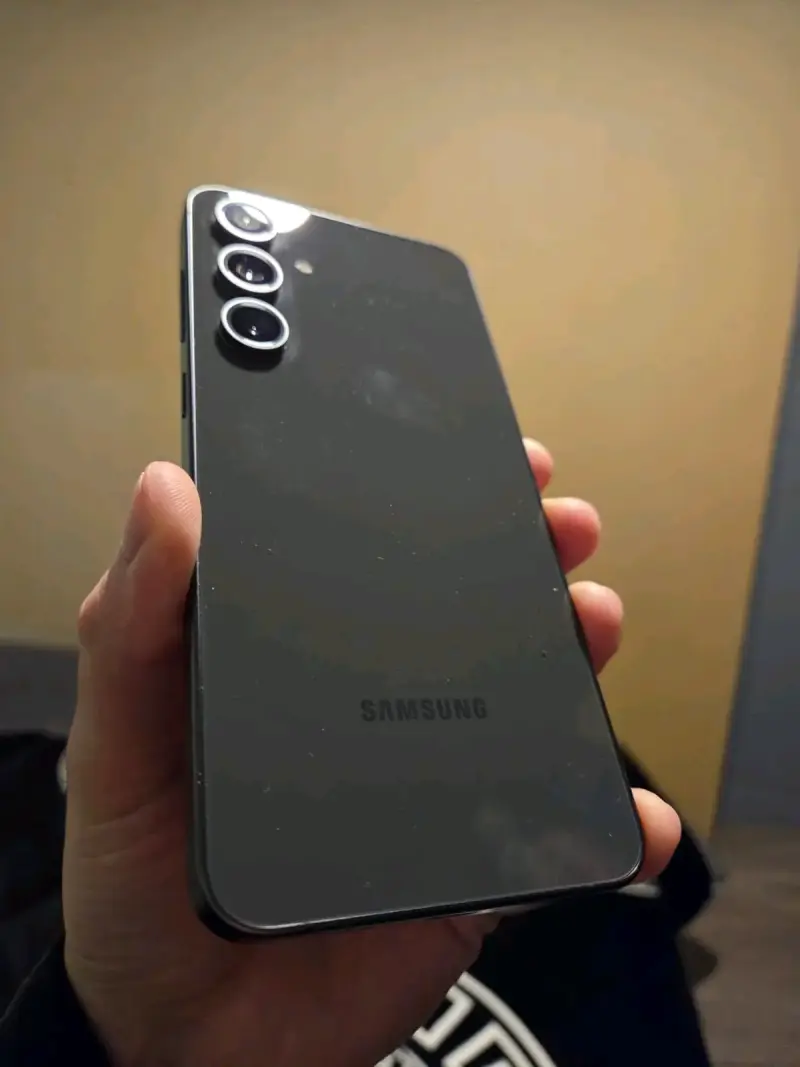 Samsung Galaxy S24 FE con caja original - 5
