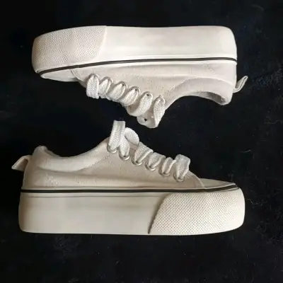 Zapatillas blancas con plataforma - miniatura 1