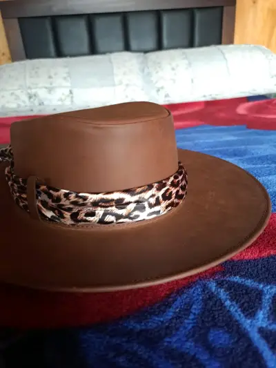 Sombrero de vaquero. Cuero real. Con pañuelo. - miniatura 1