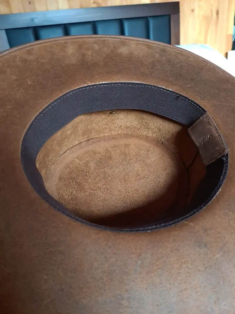 Sombrero de vaquero. Cuero real. Con pañuelo. - 3