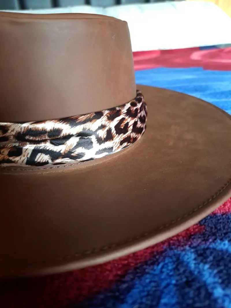 Sombrero de vaquero. Cuero real. Con pañuelo. - 5