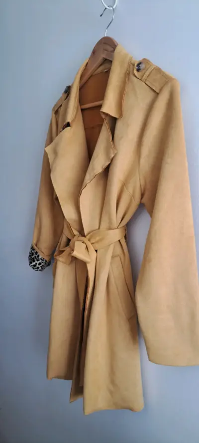 Trench S/M  Mostaza con detalles de leopardo - miniatura 2