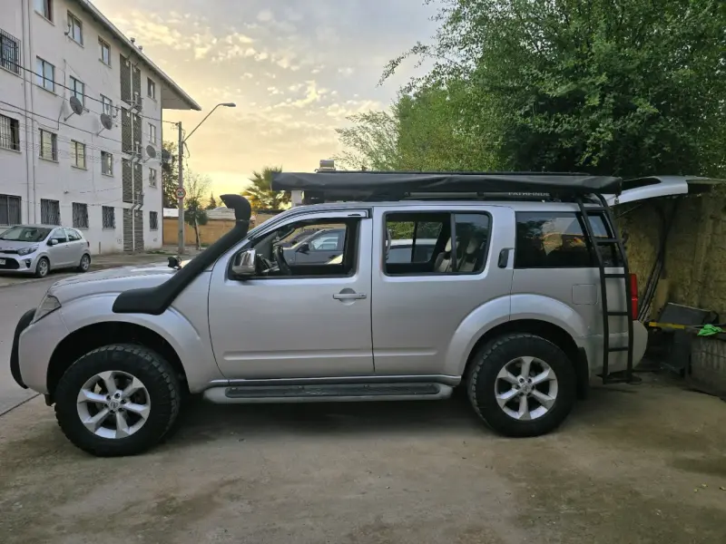 Camioneta SUV Nissan Pathfinder 4x4 Plata - 1