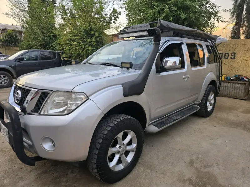 Camioneta SUV Nissan Pathfinder 4x4 Plata - 2