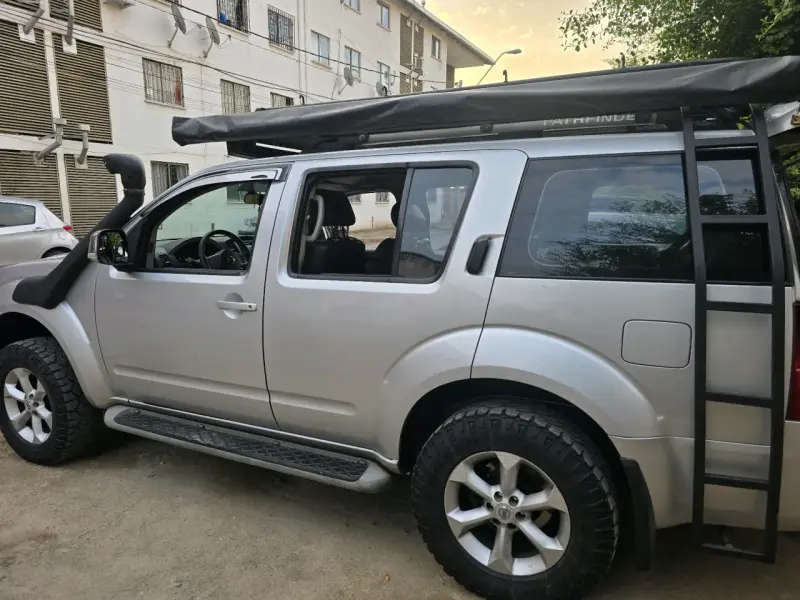 Camioneta SUV Nissan Pathfinder 4x4 Plata - 4
