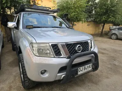 Camioneta SUV Nissan Pathfinder 4x4 Plata - miniatura 5