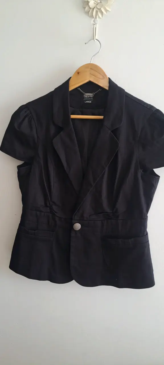 Blazer negro de mujer manga corta. - 1