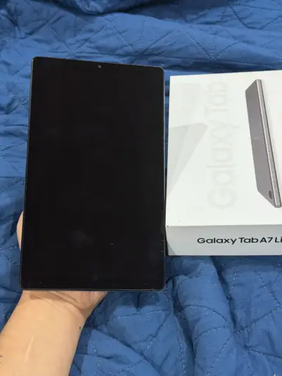 Tablet Samsung Galaxy Tab A7 Lite con funda protectora - miniatura 3