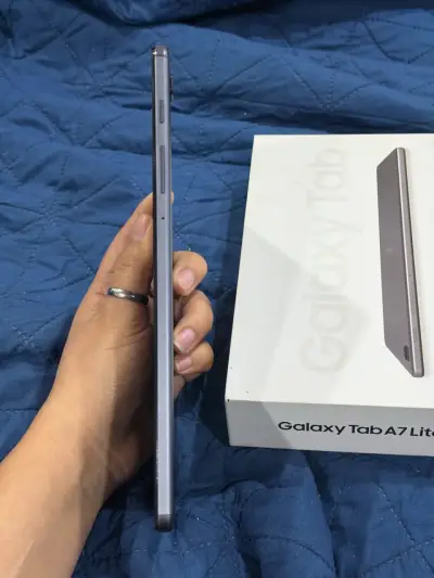 Tablet Samsung Galaxy Tab A7 Lite con funda protectora - miniatura 4