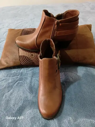 Botines de cuero marrón con tacón bajo - miniatura 1