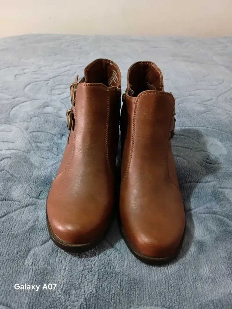 Botines de cuero marrón con tacón bajo - 2