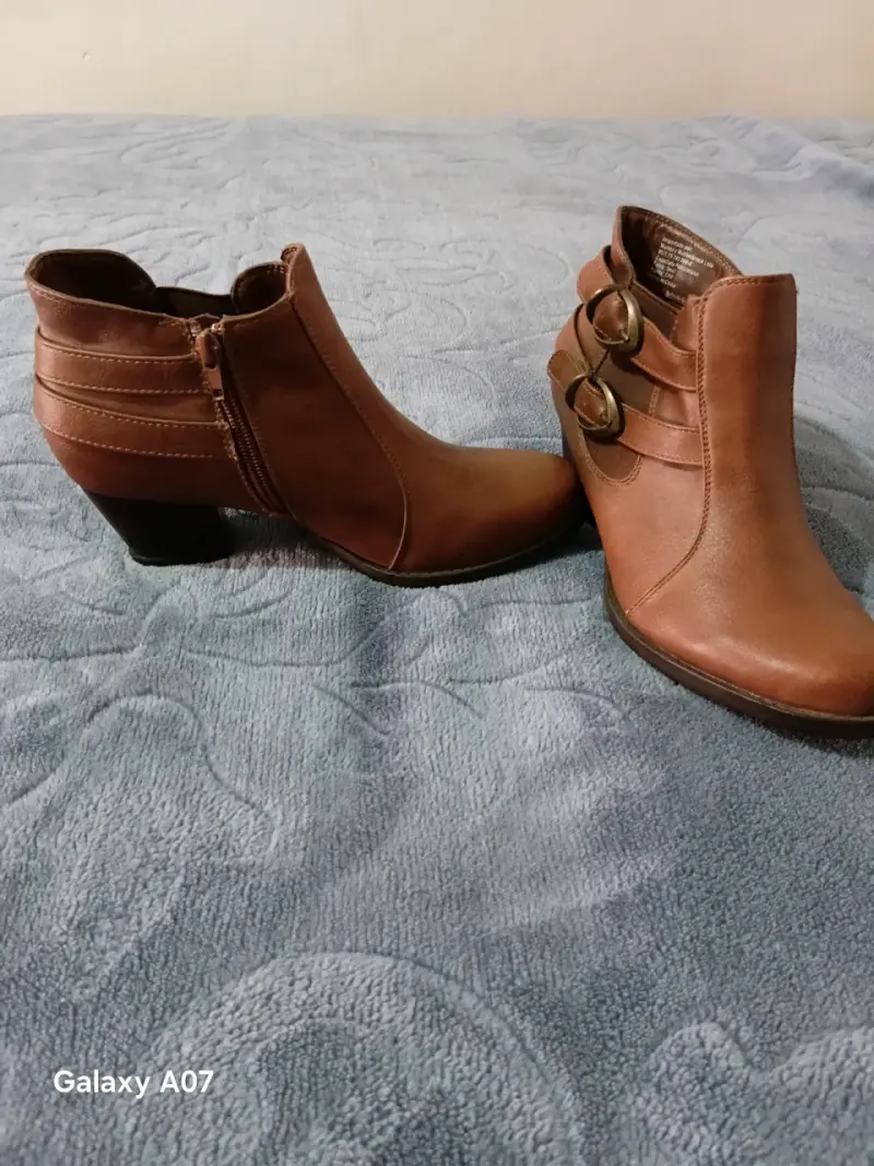 Botines de cuero marrón con tacón bajo - 3