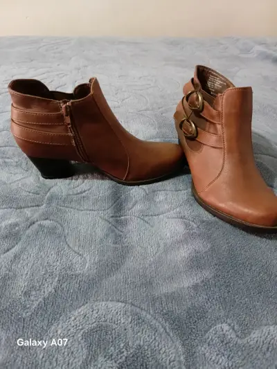 Botines de cuero marrón con tacón bajo - miniatura 3