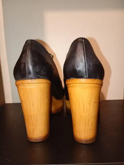 Botines de cuero negro con tacón alto de madera - miniatura 2