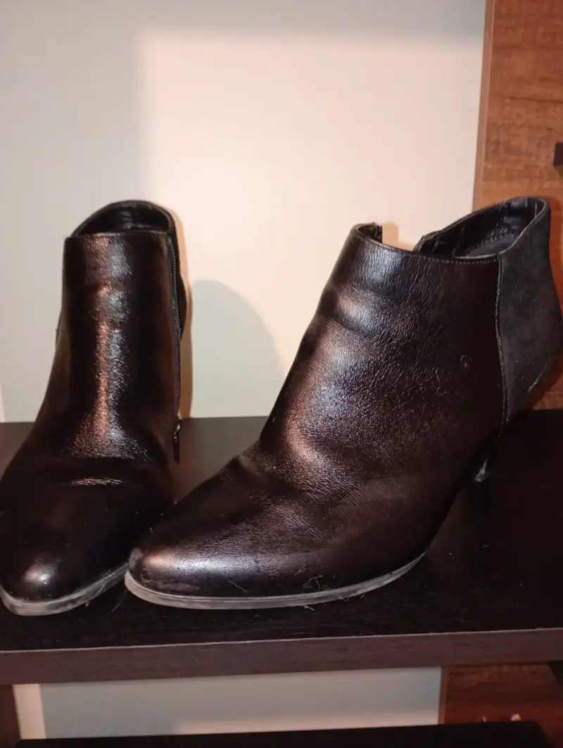 Botines de cuero negro para mujer
