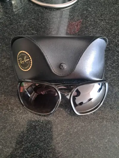 Gafas de Sol Ray-Ban RB4347 Negras Unisex - miniatura 4