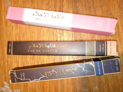 Set de maquillaje variado con paletas y labiales - miniatura 3