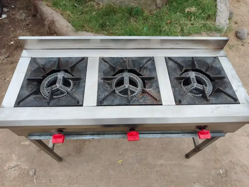 Cocina industrial de acero inoxidable con 3 quemadores - 2