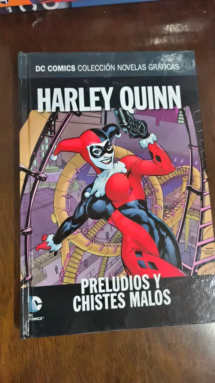 Novela gráfica Harley Quinn Preludios y Chistes Malos