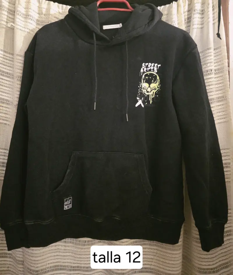 Polerón negro con capucha talla 12 niño - 1