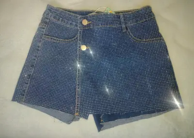 Falda/Short de mezclilla azul con diseño de brillo - miniatura 1