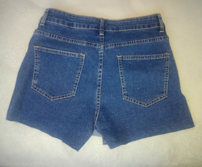 Falda/Short de mezclilla azul con diseño de brillo - 3