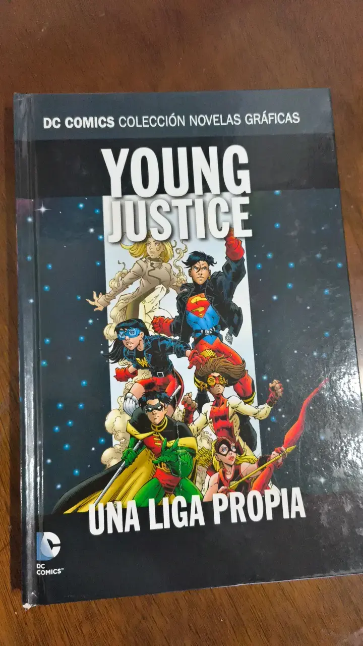 Novela gráfica DC Comics Young Justice Una Liga Propia