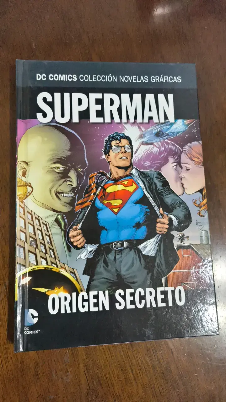 Novela gráfica Superman Origen Secreto DC Comics