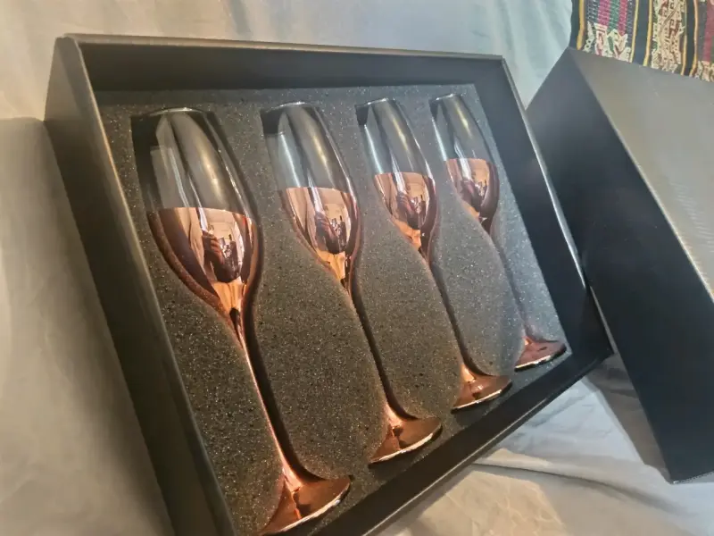 Set de Copas de Champaña Rosadas en Caja - 1