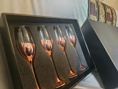 Set de Copas de Champaña Rosadas en Caja - miniatura 2