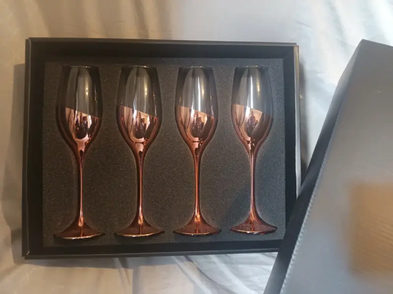 Set de Copas de Champaña Rosadas en Caja - 3