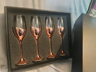 Set de Copas de Champaña Rosadas en Caja - miniatura 4